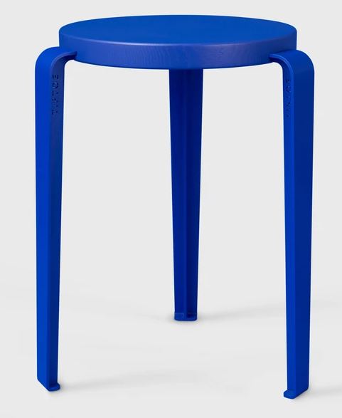 tabouret bleu Klein