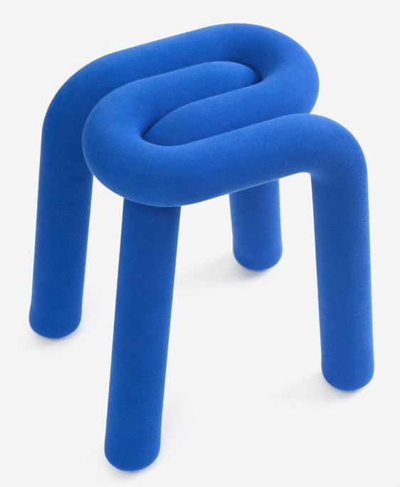 tabouret design bleu Klein